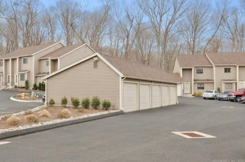 219 Twin Lakes Rd, North Branford, CT 06471-1276