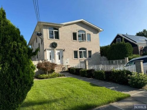 121 Philip Ave, Elmwood Park NJ  07407-2136 exterior