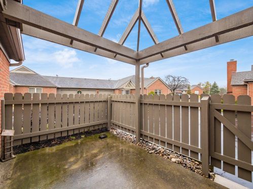 2361 Sportsman Dr, Darbydale OH  43123-3987 exterior