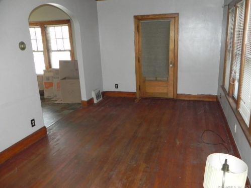 8 Lockwood Ln, Norwalk CT  06851-5818 exterior