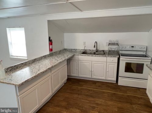 31 Monroe Ave, West Deptford NJ  08051-1909 exterior