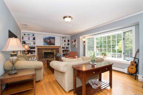 12 Beaverbrook Dr, Brookhaven, NY 11719-9404