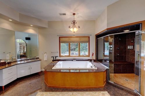 1 Morning Star Ct, Lincoln RI  02865-4586 exterior