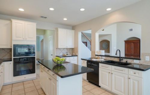 5216 Water Oak Dr, Lewisville TX  75028-1099 exterior