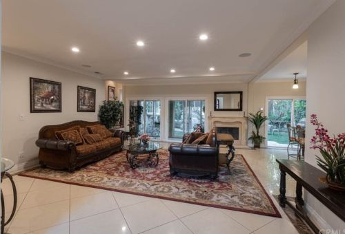 4226 Sepulveda, Van Nuys CA 91402-4305 exterior