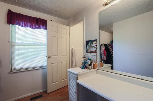 1295 White Oak Rd, Amelia OH  45102-2520 exterior