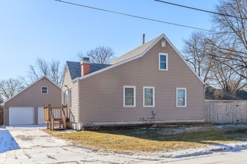 140 2nd St, Alburnett, IA 52202-7703
