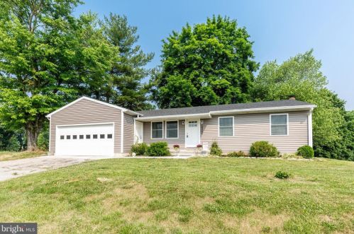1030 Littlestown Rd, Littlestown, PA 17340-9442