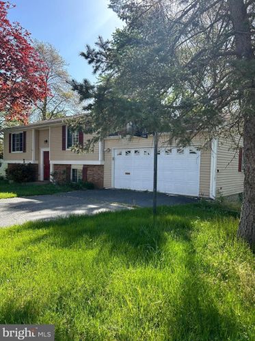 12835 Pinecrest Rd, Herndon VA  20171-2603 exterior