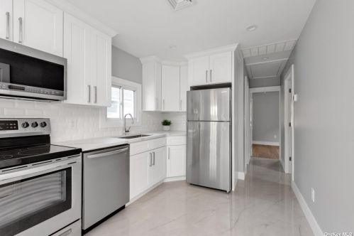 118 Lawson Ave, East Rockaway NY  11518-2327 exterior