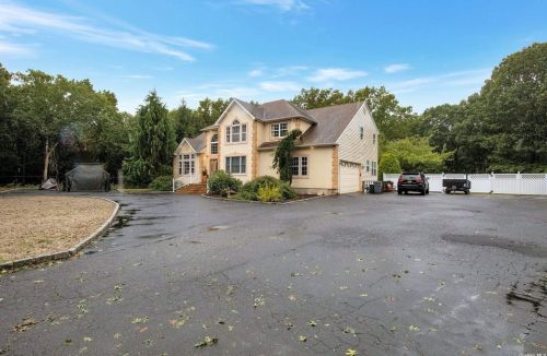 162 Miller Place Rd, Miller Place NY  11764-2803 exterior