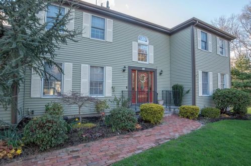 50 Tower Hill Rd, Tiverton, RI 02878-3843