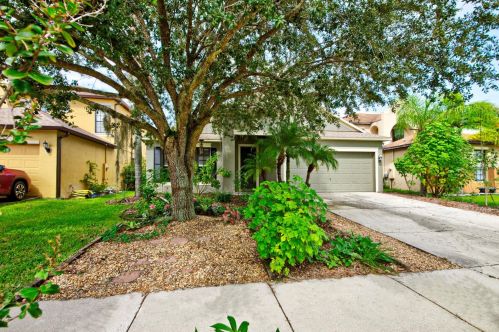 4728 Heartland St, Orlando, FL 32829-8102