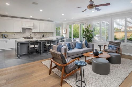 26173 Lone Rock Ct, Santa Clarita CA  91381-0647 exterior