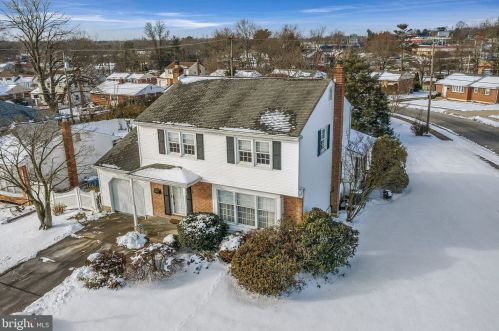 2114 Lynch Dr, Wilmington, DE 19808-4825