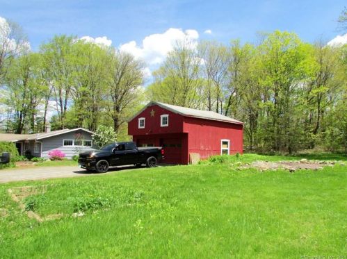 132 Turnbull Rd, New Hartford CT  06057-4136 exterior