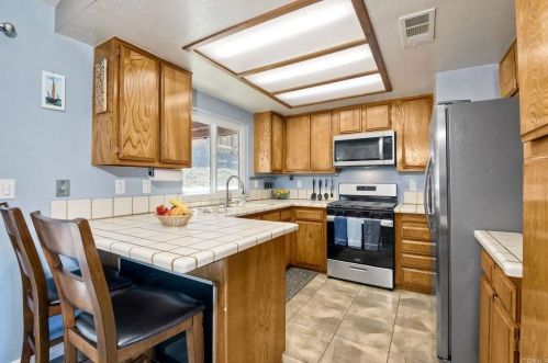 2169 Fiori Dr, Vista CA  92084-7737 exterior