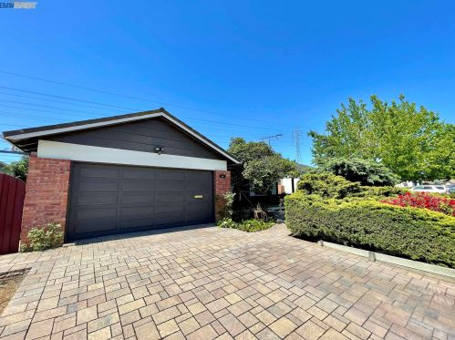 954 Berkshire Ave, Sunnyvale, CA 94087-1102