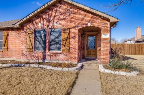 2811 Meadow Bluff Dr, St Paul, TX 75098-6408