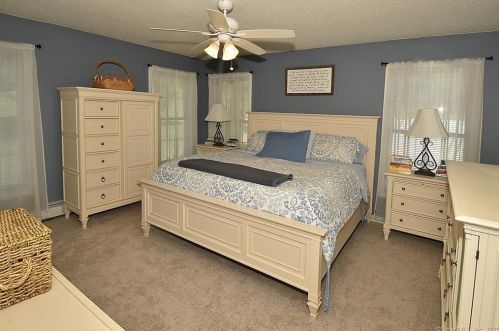 4 Lookout Lndg, Ellington CT  06029-2543 exterior