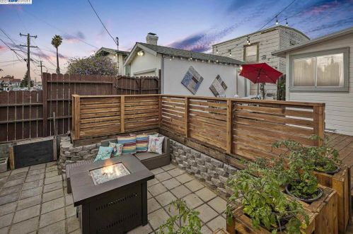 2001 57 Ave, Oakland CA 94605-1015 exterior