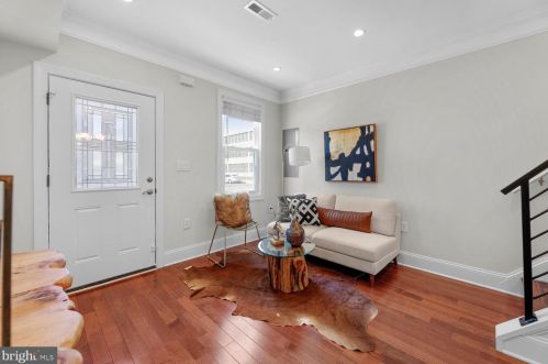 649 20th St, Washington, DC 20002-4717