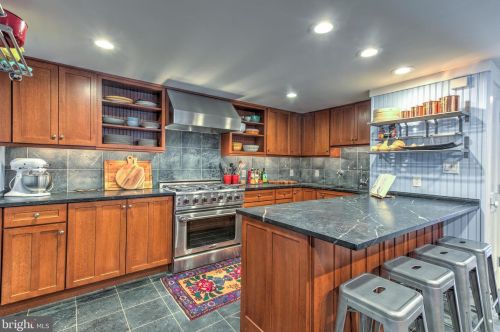 90 Perry Auger Rd, Upper Black Eddy, PA 18972-9568