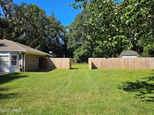 7015 Magnolia St, Beaufort SC  29906-6857 exterior