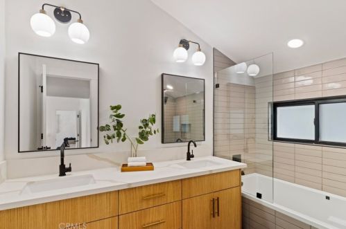 14633 Albers St, Van Nuys CA 91316-2602 exterior