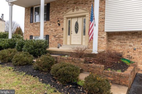 6016 Harvester Ct, Springfield, VA 22015-3234