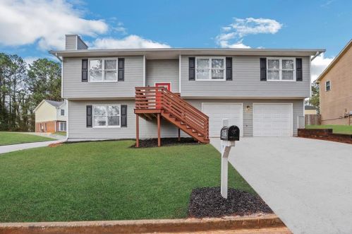 4832 Autumn Cir, Stone Mountain GA  30088-1939 exterior