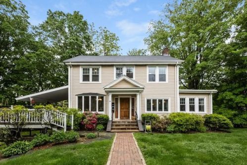 2 Barnes Rd, Newton, MA 02458-2202