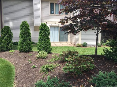 14 Little Oak Ln, Rocky Hill, CT 06067-1838