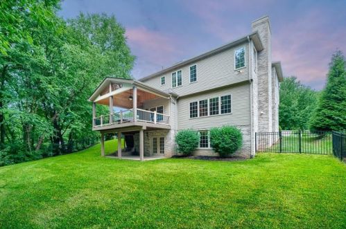 105 Myrtle Ct, Gibsonia PA  15044-8922 exterior