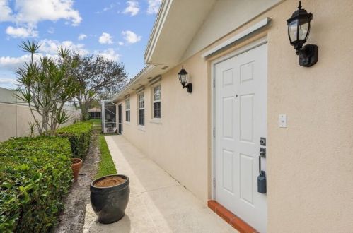 7718 Pine Island Way, West Palm Beach, FL 33411-5802
