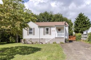 2315 Greenfield Ln, Knoxville, TN 37917-4028