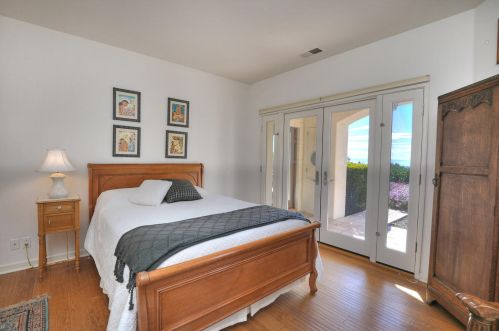1042 Via Los Padres, Santa Barbara CA  93111-1345 exterior