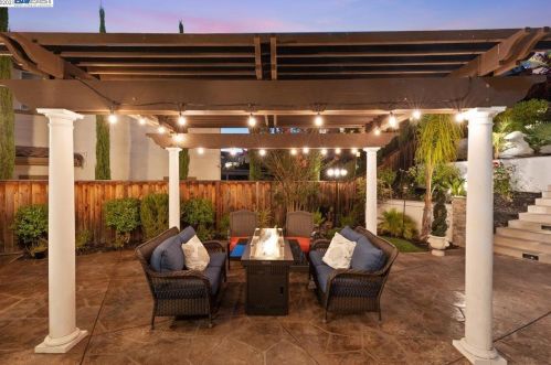 1799 Tramonti Dr, Pleasanton CA  94568-4249 exterior