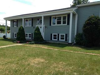 2 Magnolia Ln, Coventry, RI 02816-6630