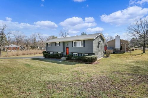 2839 Moreland St, Yorktown Hgts NY  10598-2420 exterior