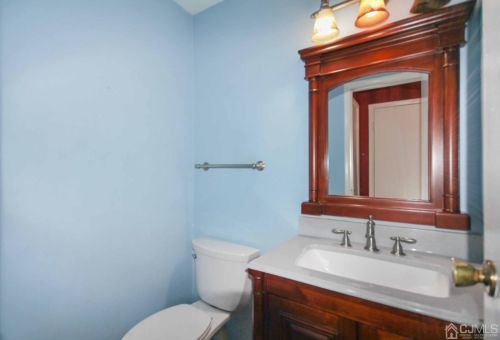 16 Sheffield Ct, East Brunswick NJ  08816-5660 exterior