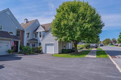 7932 Cross Creek Cir, Breinigsville, PA 18031-1322