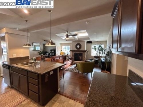 37 Mariner Ln, Daly City, CA 94014-2841