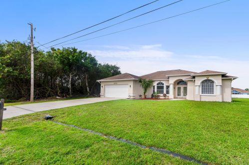 1043 Idol Ave, Fort Pierce, FL 34953-6727