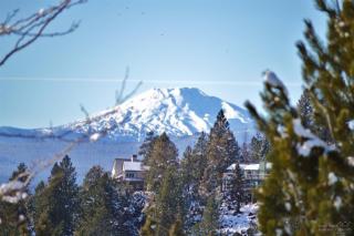 1038 Stonepine Dr, Bend, OR 97701-6812