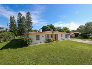 1770 Dawn St, Sarasota, FL 34231-8837