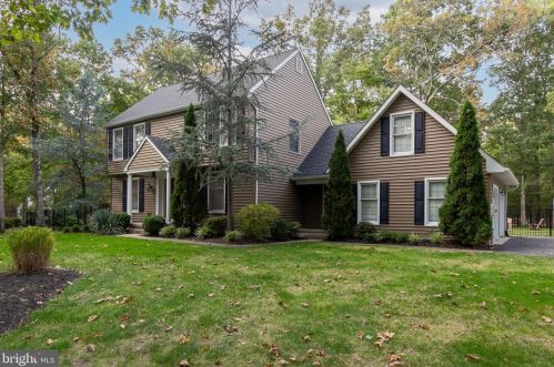 2 Bradford Dr, Southampton, NJ 08088-8600