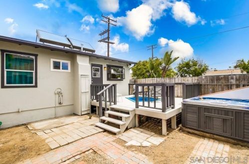 2070 Cable St, San Diego CA 92107-3313 exterior