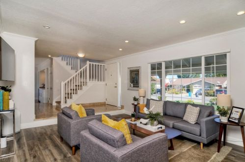 420 Compass Dr, Redwood City, CA 94065-1104
