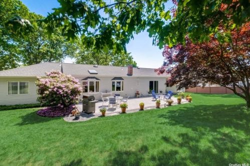 92 Forest Rd, South Setauket NY  11720-2256 exterior